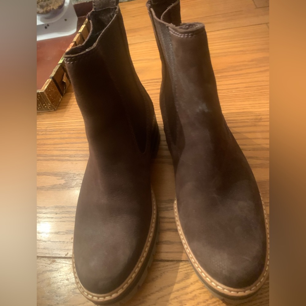 Like new timberline Womens boots brown size 8.5